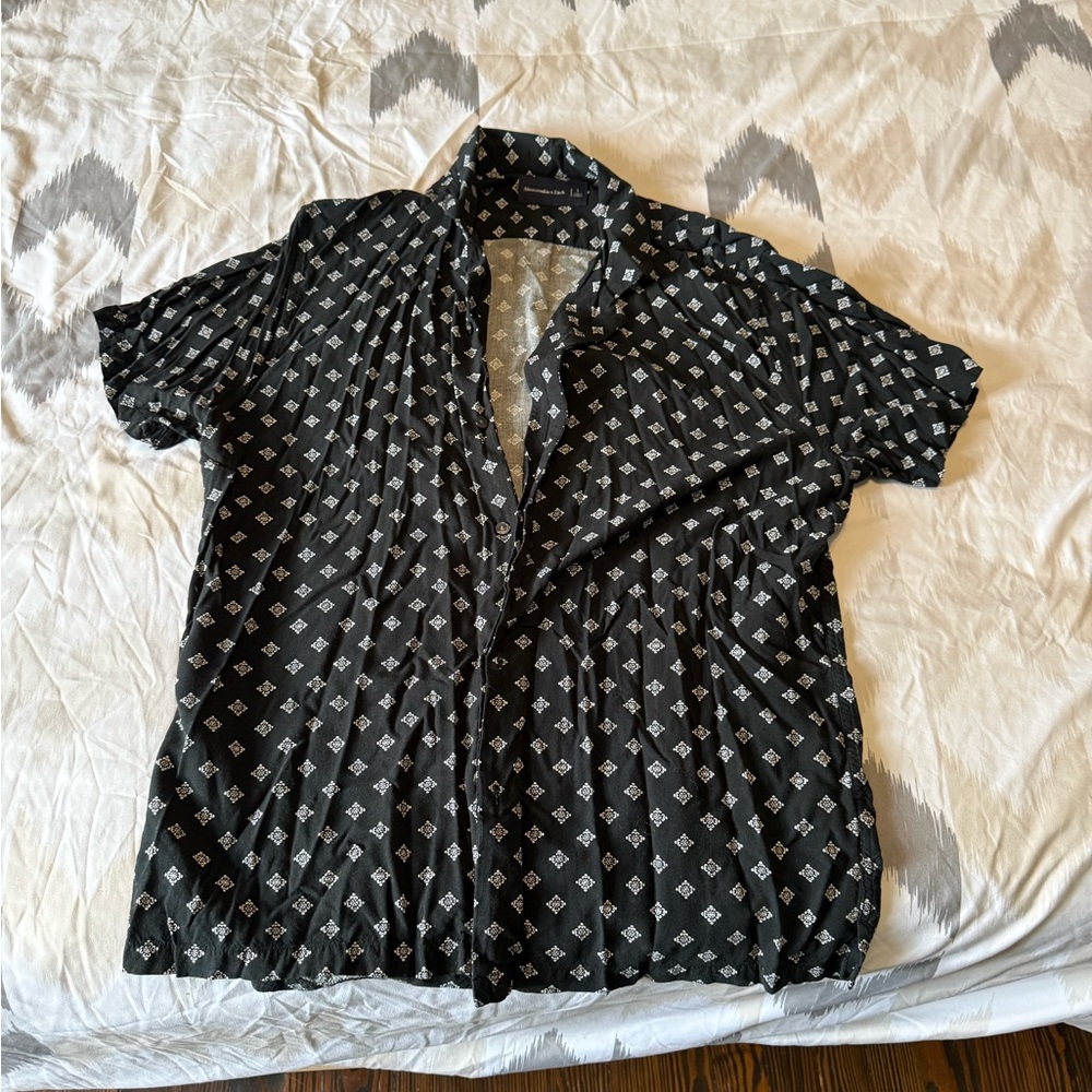 Abercrombie & Fitch Black and White Geometric Shirt
